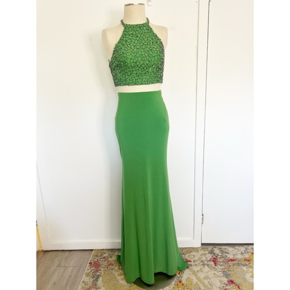Alyce Paris 60544 Vivid Green Beaded Halter‎ Two Piece Gown Jersey Size 6